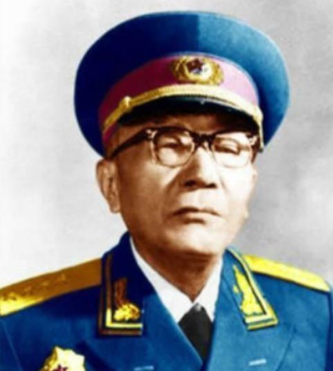 杨勇挪用了400元公款，在京西宾馆请战友吃饭，一封举报信送到黄克诚的手里，他得知