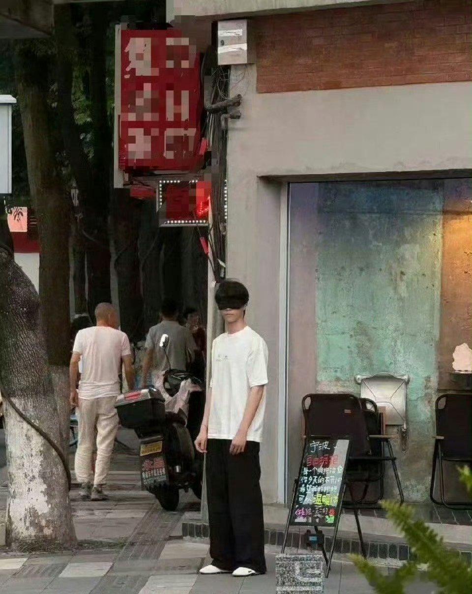 陈立农在宁波做街头拥抱🫂我也想拥抱哥哥​​​