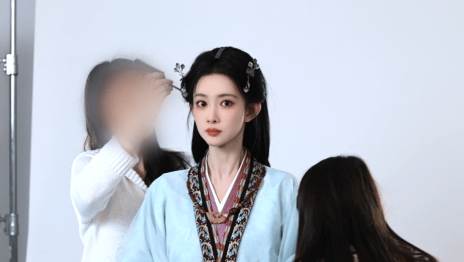 孟子义将门独后开机记录从造型讨论到开机发言，孟子义的每一帧都透着真诚。她说“想