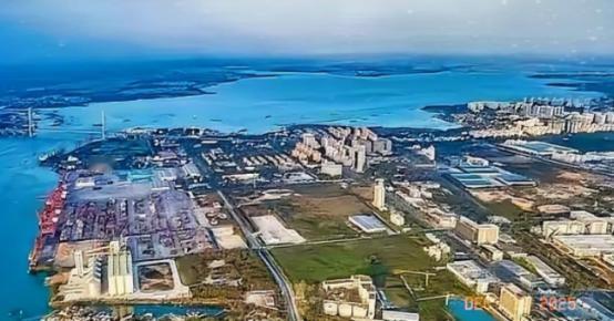 看着新加坡近几日这窜上跳下的劲儿，我算是回过味儿来了。 12月18号海南全境