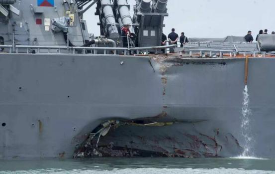 整整4天没电、没空调、没厕所，300多号美国大兵差点热死在海里！美国军舰在南海