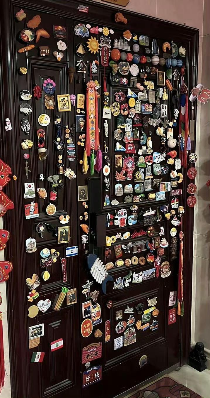 这家主人应该很有钱吧，连入户大门都装饰成这样，不怕被别人惦记上吗？