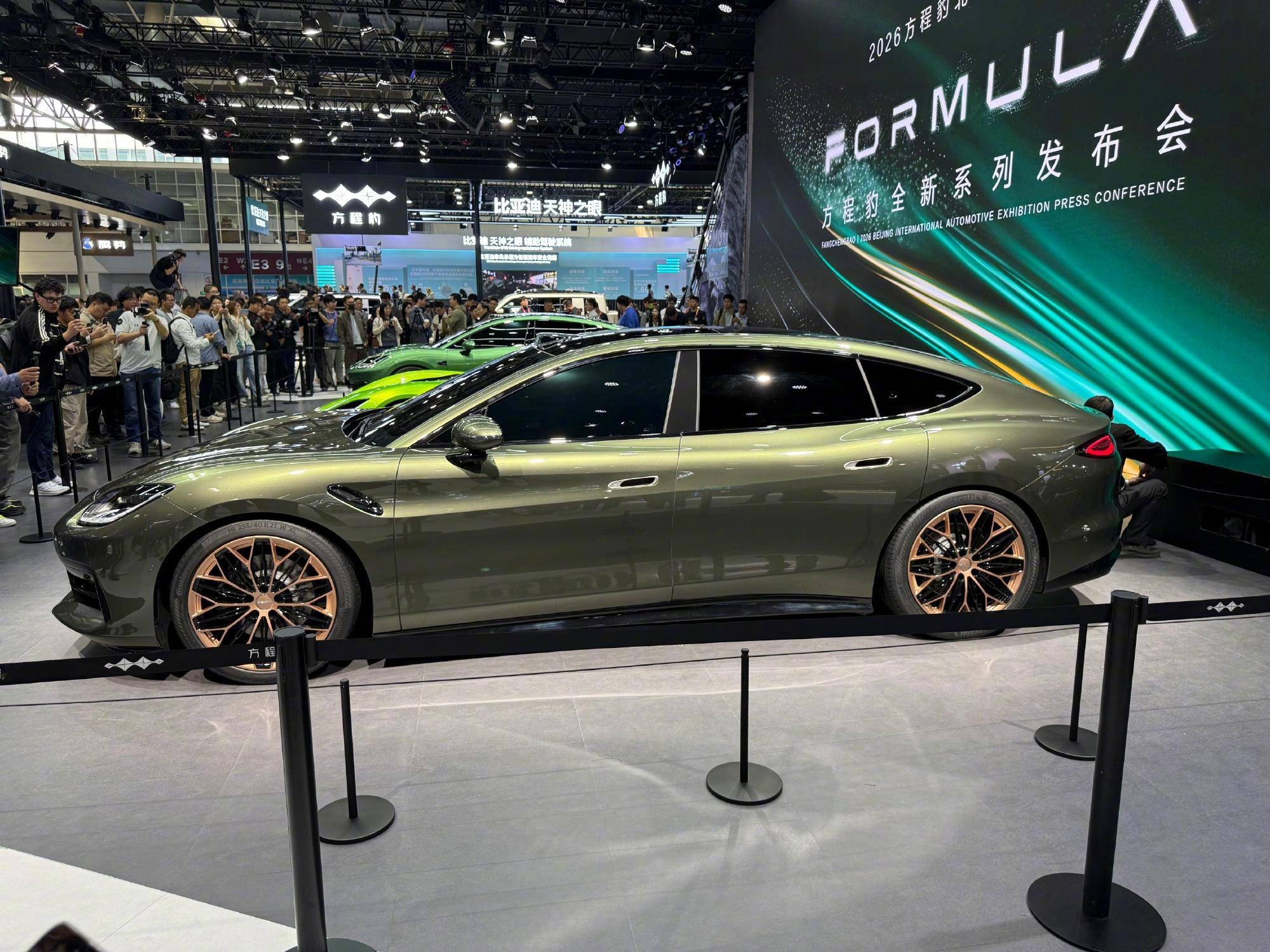 方程豹也出轿车了，这造型还真的不错。PS：方程豹团队的设计是谁？？这审美应该是比