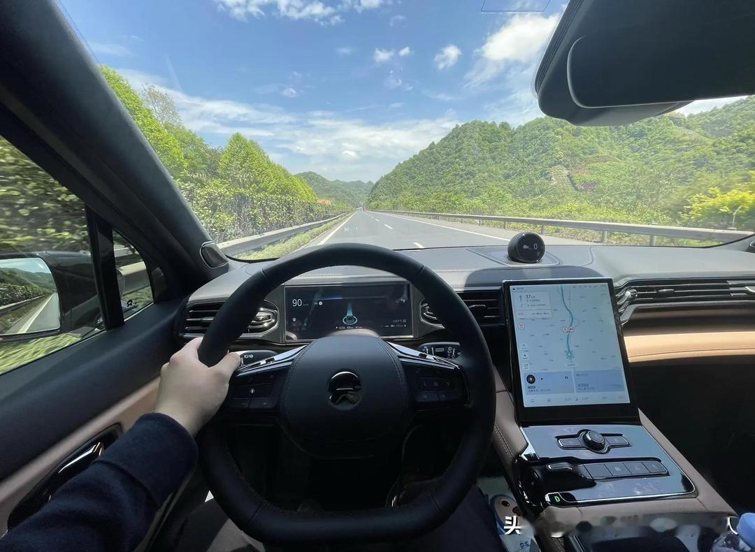 真的越来越看不懂男人了今天，我老公给我转3万元，说是这个月的生活费，和过年的费