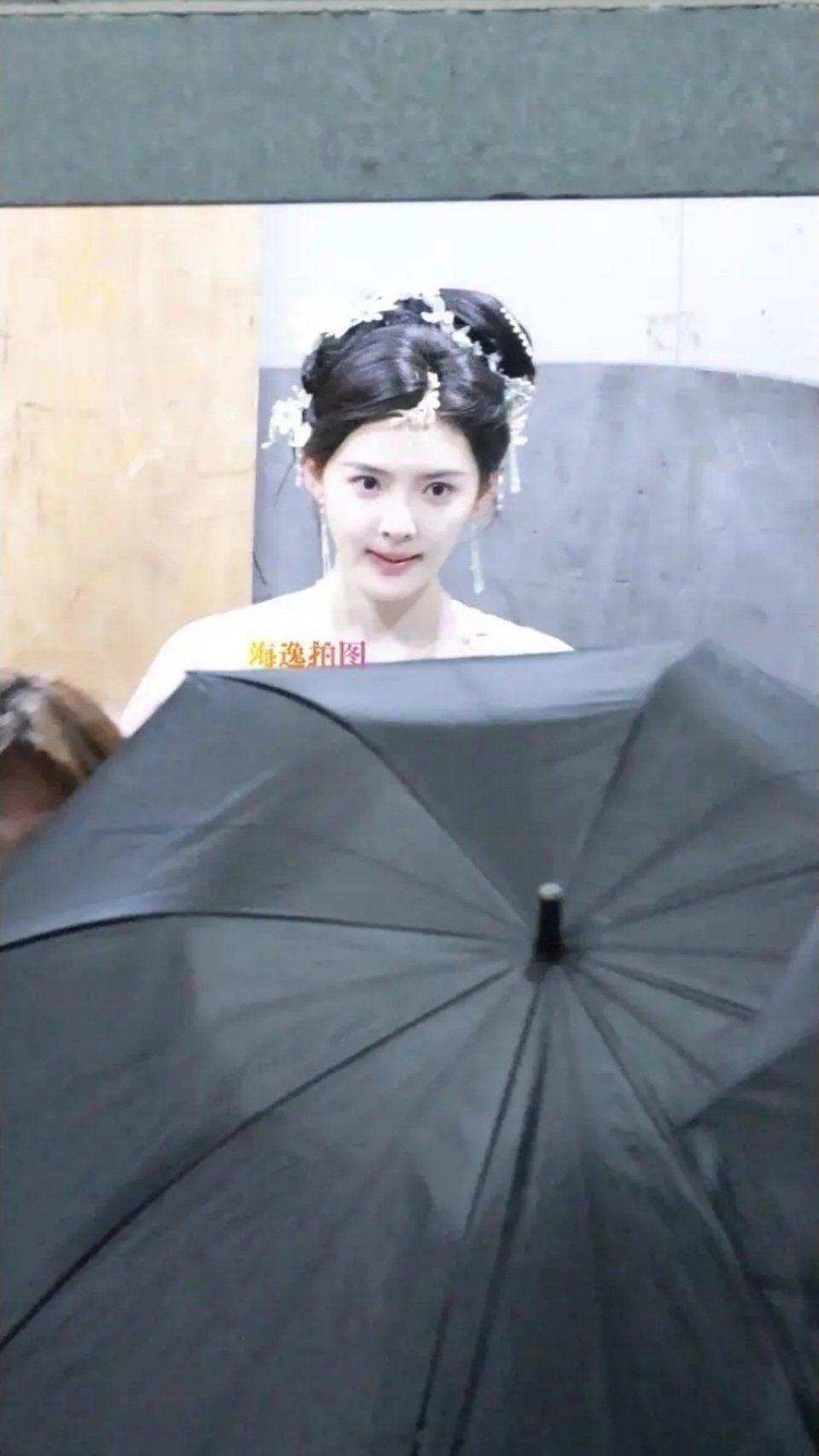 怎么会有人这么不适合古偶，章若楠也不算普女吧，好违和​​​