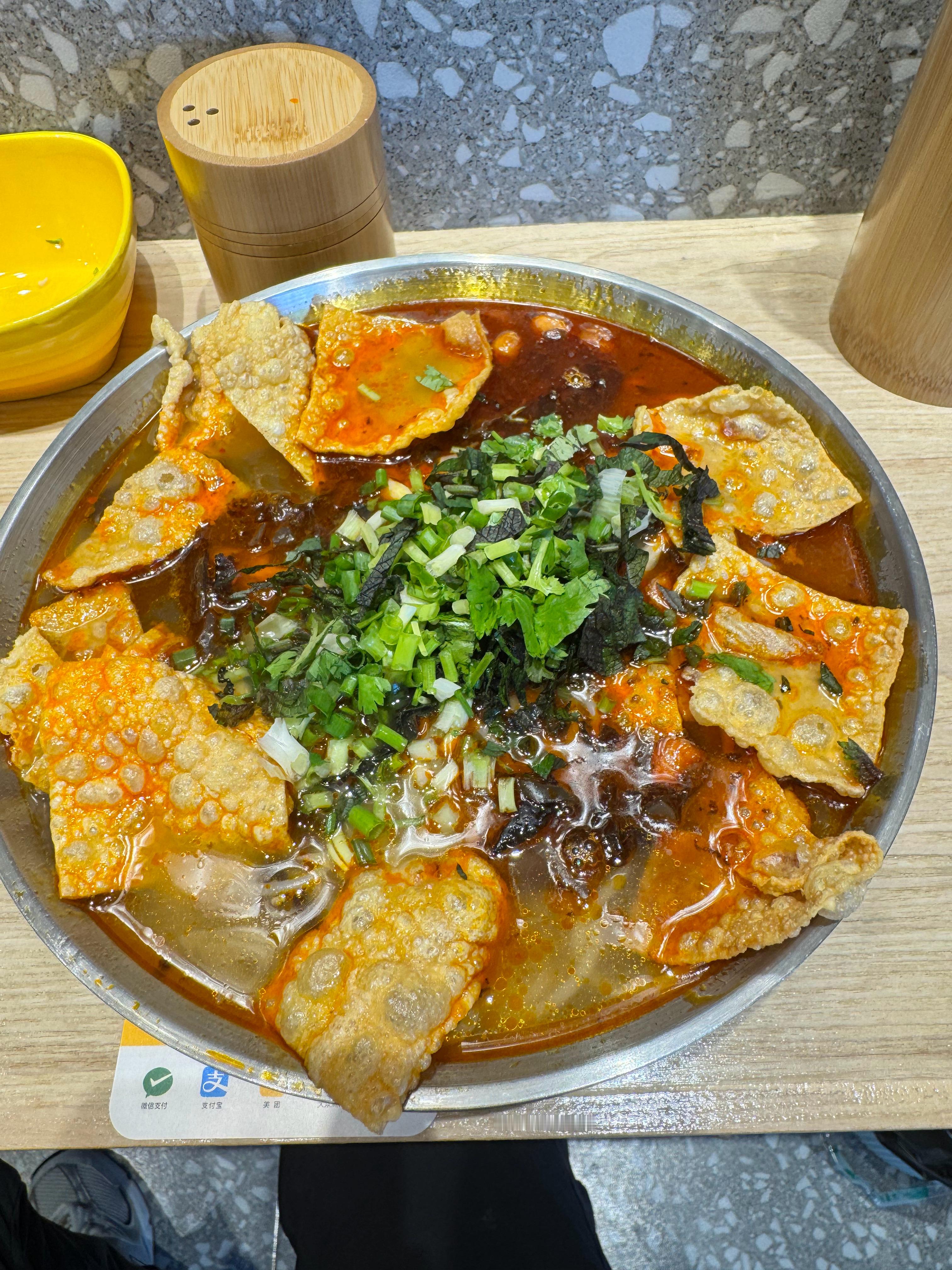 下午饭点到了，螺蛳粉放香菜，真香​​​