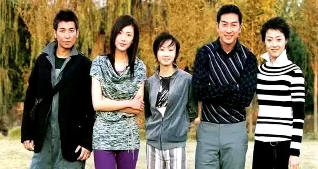 2002年，《十八岁的天空》一播就炸，收视率把《流星花园》都甩身后。保剑锋演的古