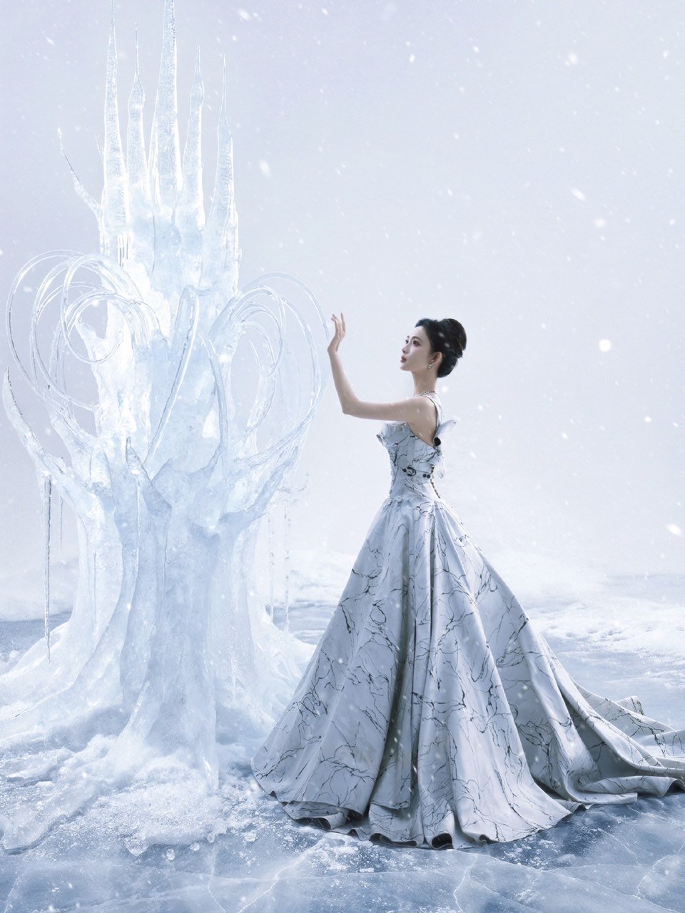 孟子义高定压轴裙孟子义冰雪女王孟子义高定压轴裙！