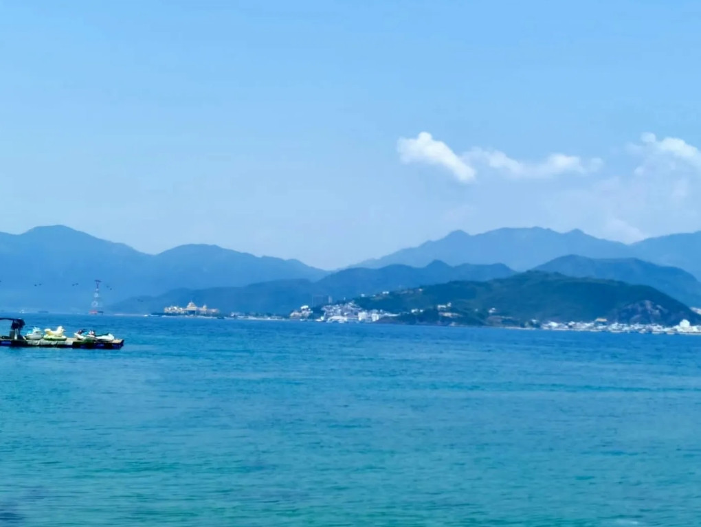因长假旅游～失去宝贵生命近几日，天天看得触目惊心因直升飞机坠