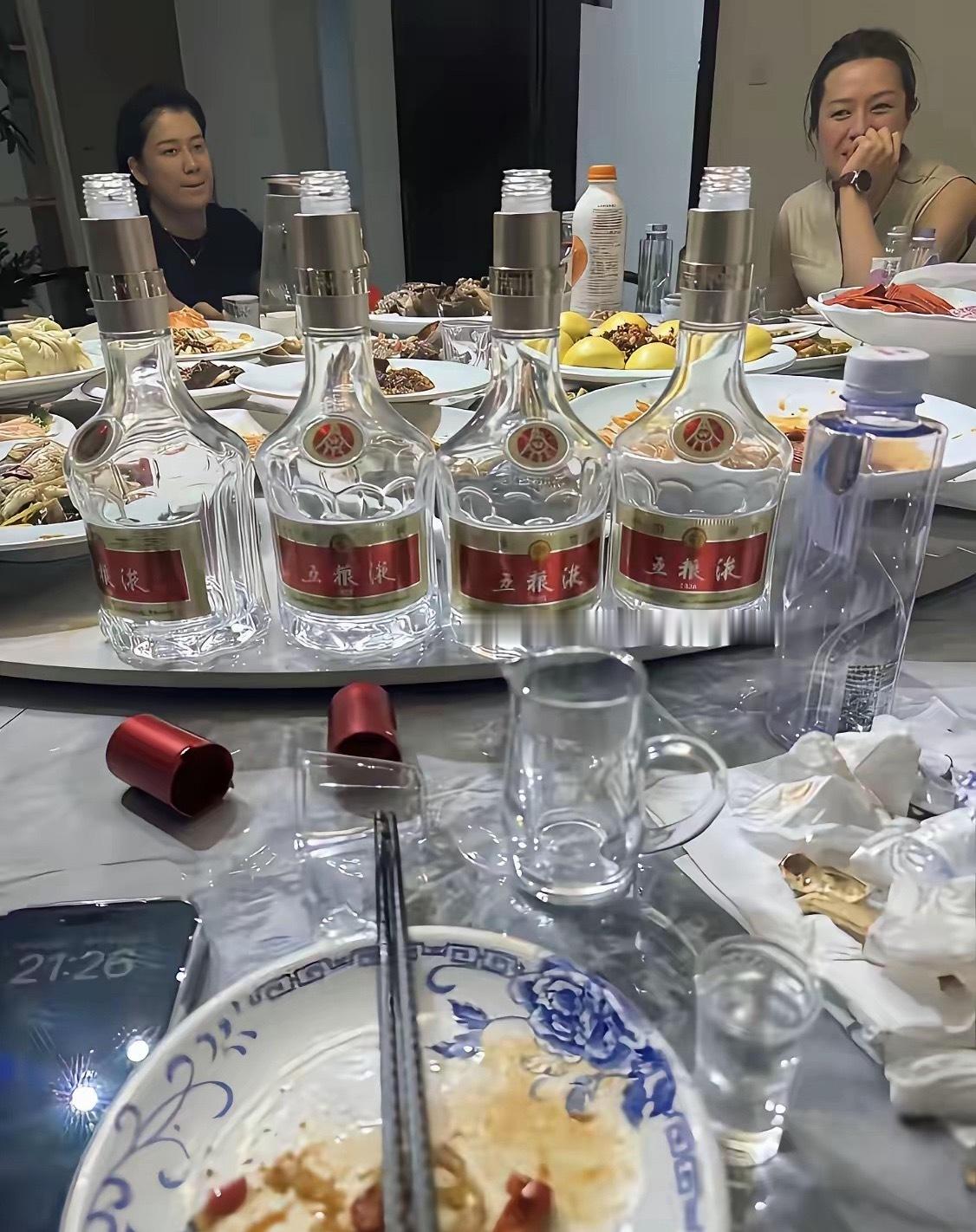 五个人喝四瓶这酒量可以吧