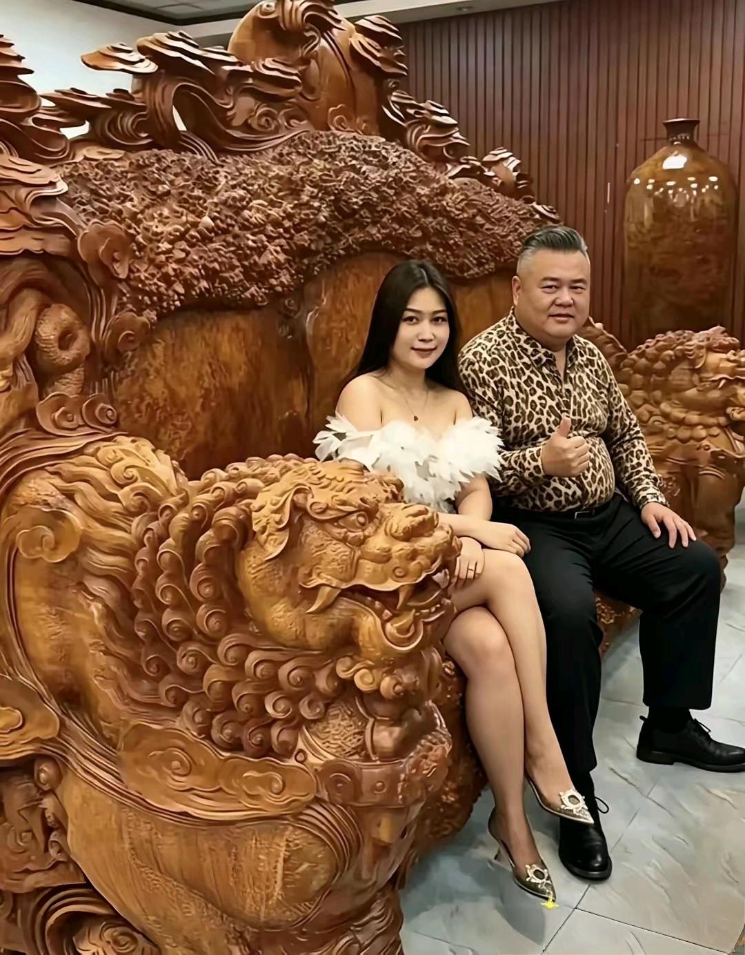 先不说多少钱，咱就问一句：你家客厅摆得下吗？你敢坐上去吗？反正白送我，