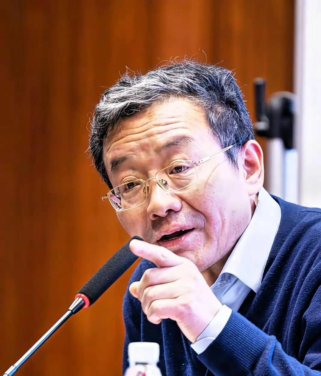 复旦大学教授王德峰，撕开了中国社会当下最大的遮羞布！他说：“今日之中国纵欲汹汹，