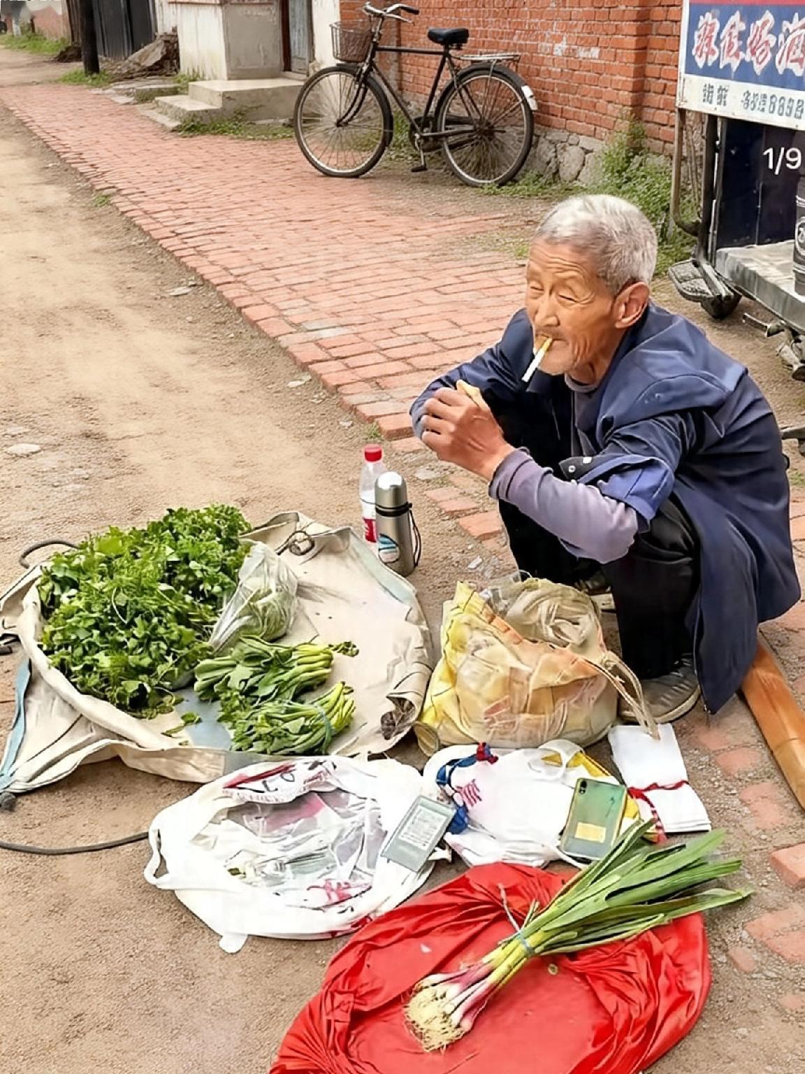 婚姻最现实的一面：男人不能闲，一闲就容易出事。路边大爷笑着说：挣不挣