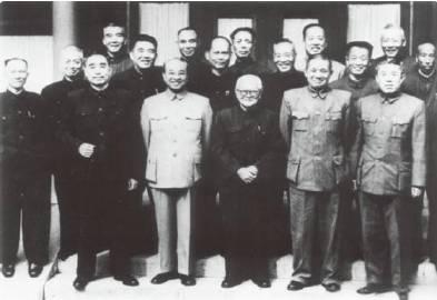 1926年，宋希濂请陈赓喝酒，随口说了：“如果以后我被你俘虏了，你可要对我好点”