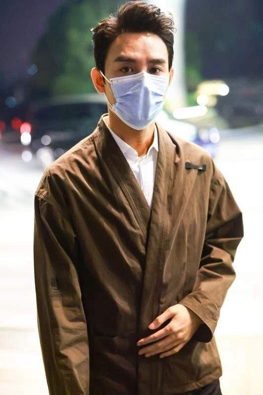 胡歌、王凯、靳东：片酬有差距，兄弟情无价胡歌、王凯、靳东三人在娱乐圈的片酬有差距