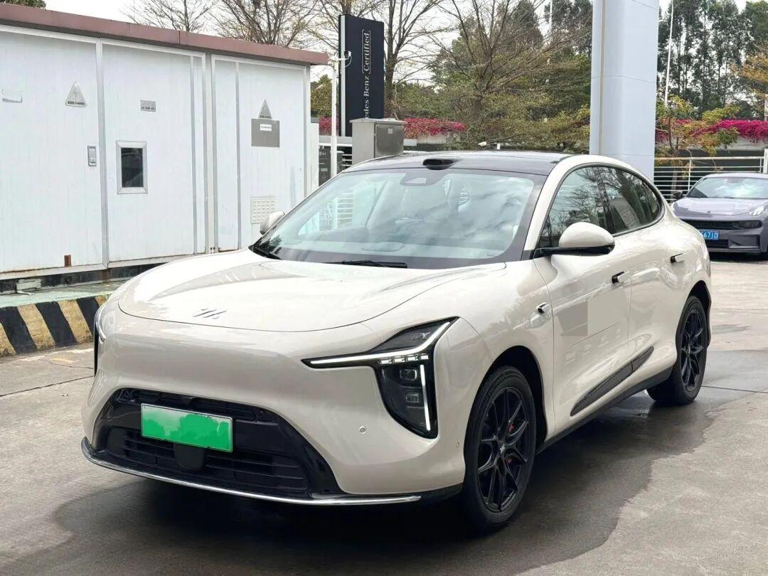 二手智己LS6最大的坑：老款和新款的电池差距，比你想的更大。智己LS6是上汽亲