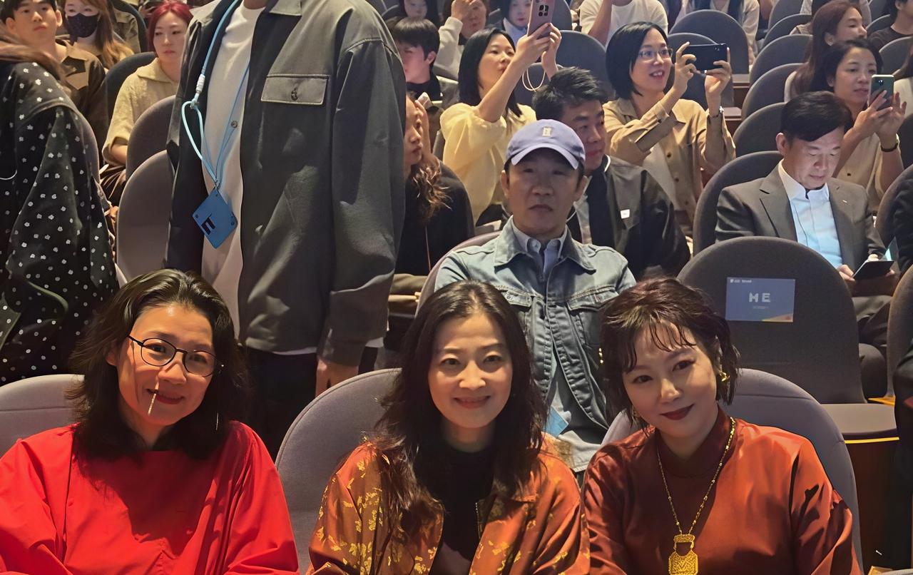 谁懂啊！三位演技派姐姐乌镇同框，这才是中年女演员最好的模样！谁能拒绝梅婷、刘