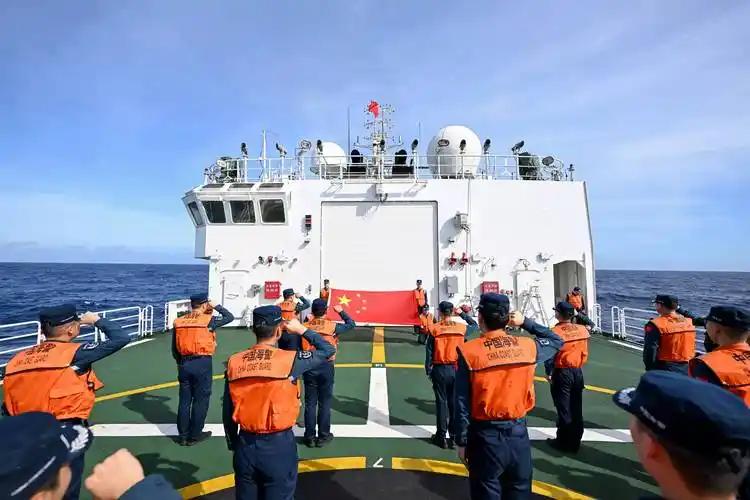 如果菲律宾打第一枪，围绕黄岩岛的交锋就出头了！黄岩岛成为中菲交锋的主轴和主战场。