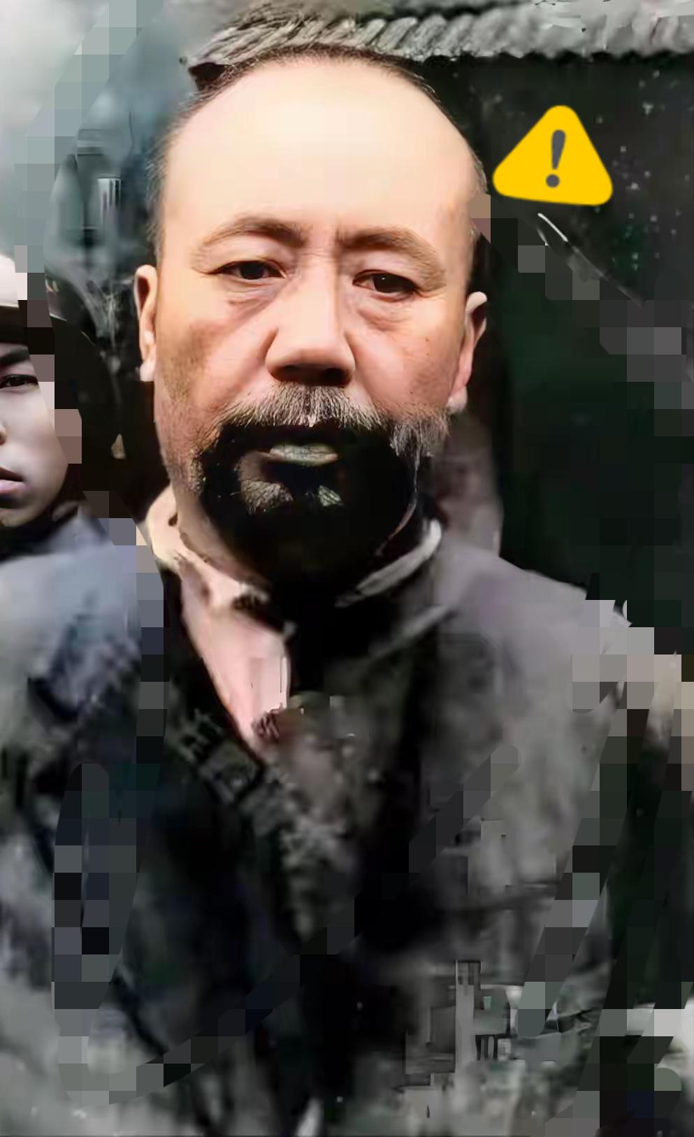 陈宝仓，这位传奇人物，真是让人捉摸不透！他是抗日名将，曾主持青岛受降仪式