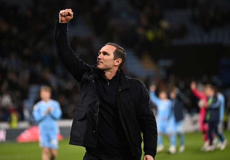 4月24日讯解雇罗塞尼尔后，切尔西需要寻找一位合适的主教练，球队传奇兰帕德成为