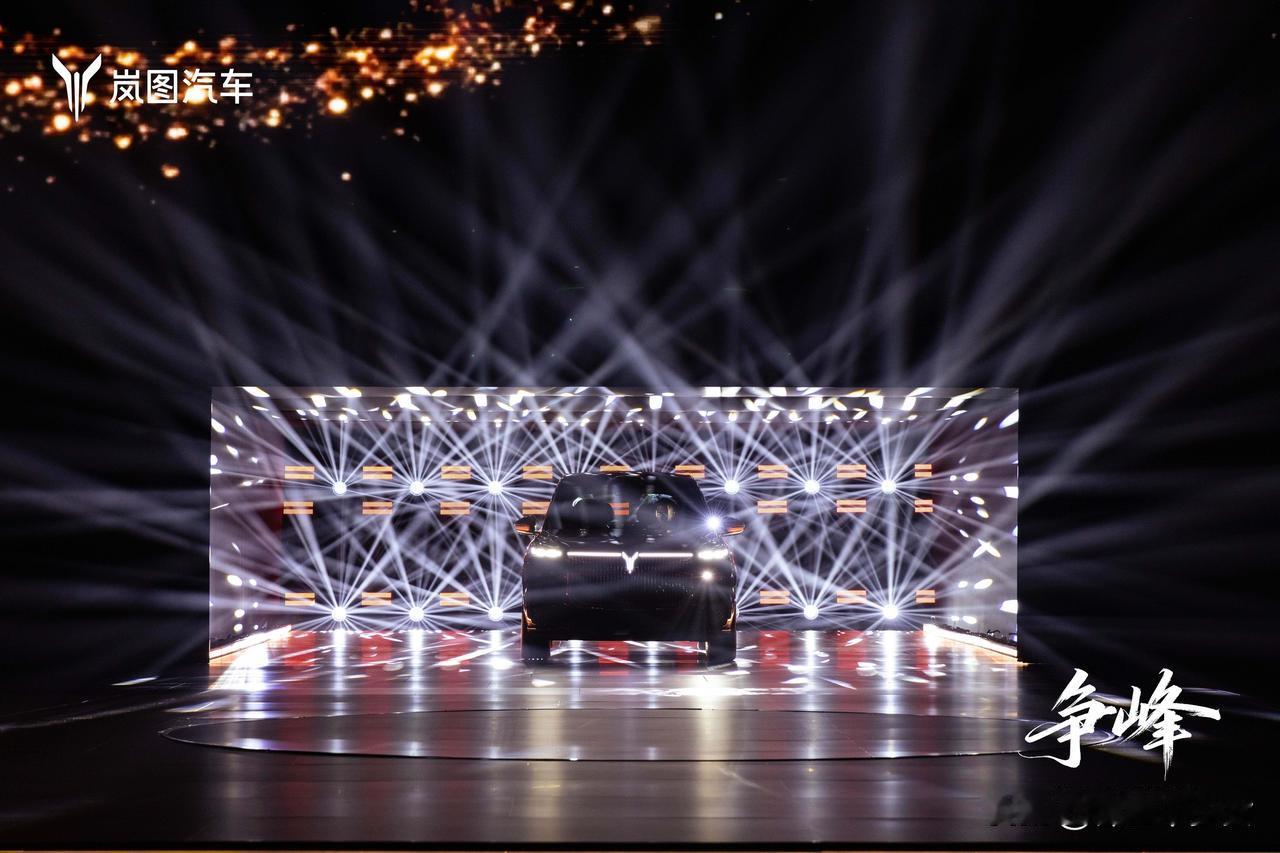 岚图泰山下午四点，一起来看～华系首搭三腔空悬旗舰SUV最霸气的华系旗舰SU