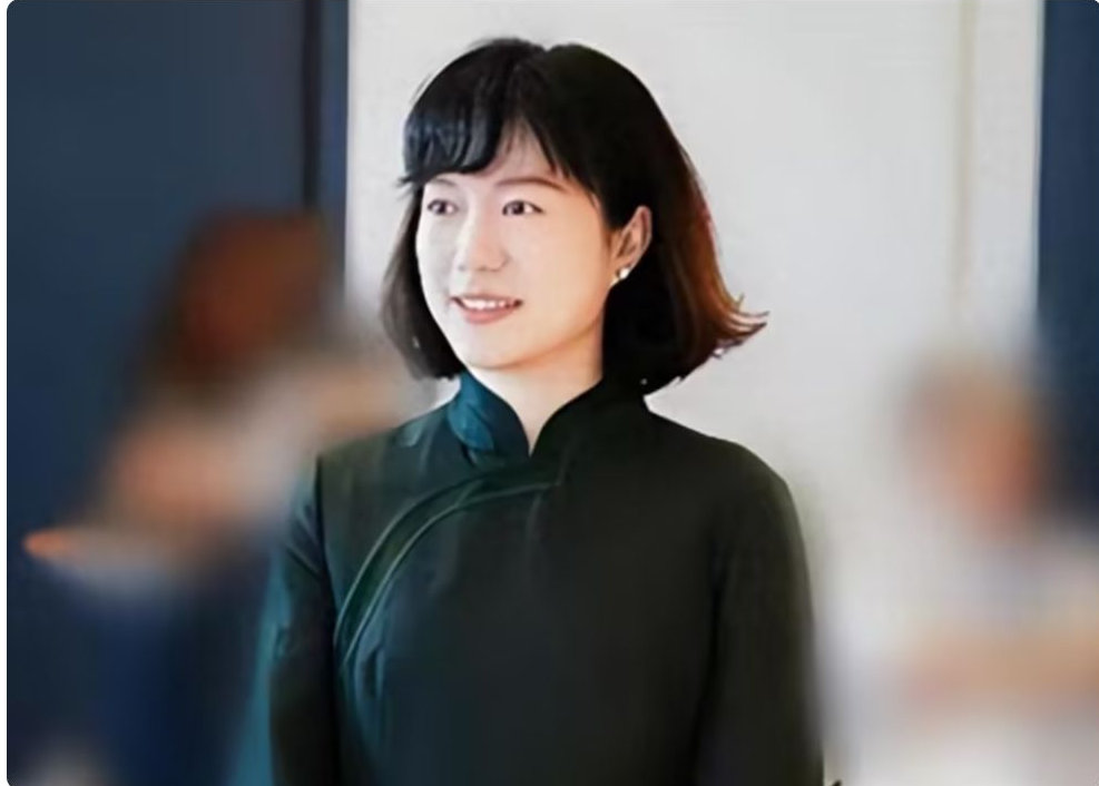 杨振宁走后半年多，遗孀翁帆近况曝光，像换了个人红光满面大变样