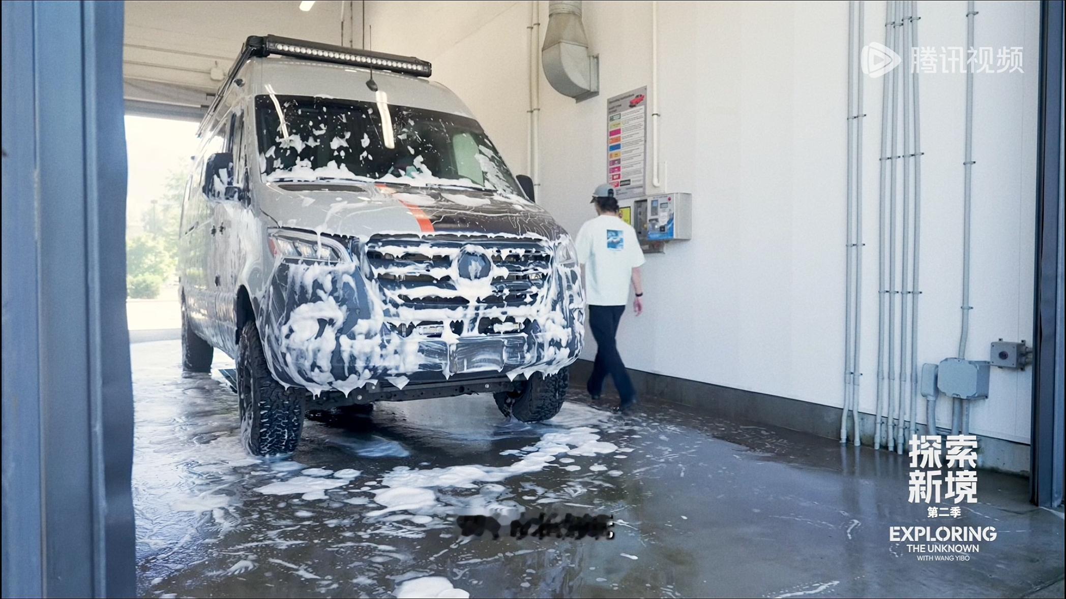 这车怎么如此巨大感觉可以和老公在里面干很多事都能施展得开