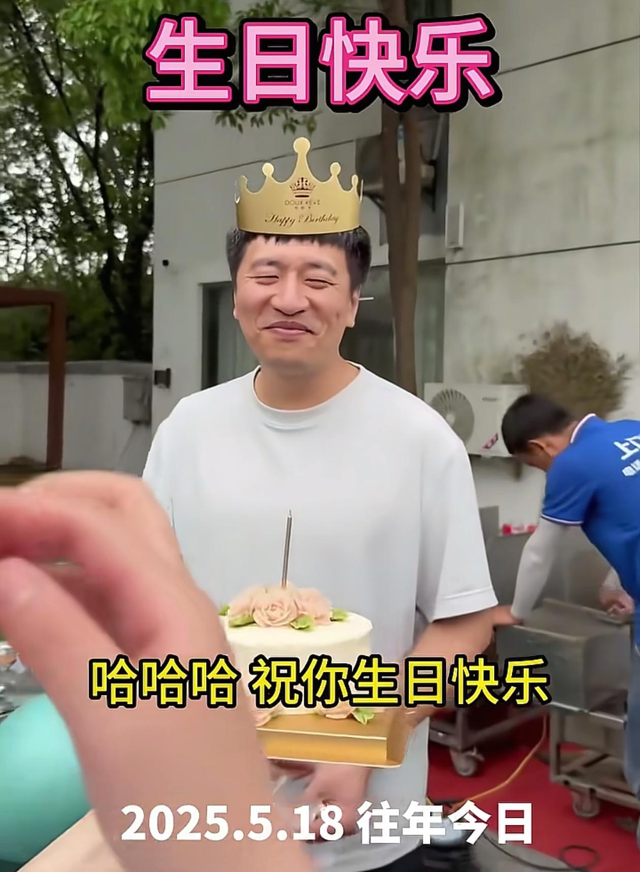 张雪峰去世56天后，迎来了42岁冥诞，团队里的一位女老师崩溃了，她说自己恍恍惚惚