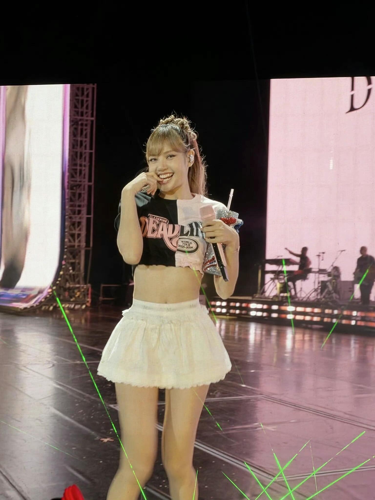 Lisa款水杯上都是泰国国旗​​​