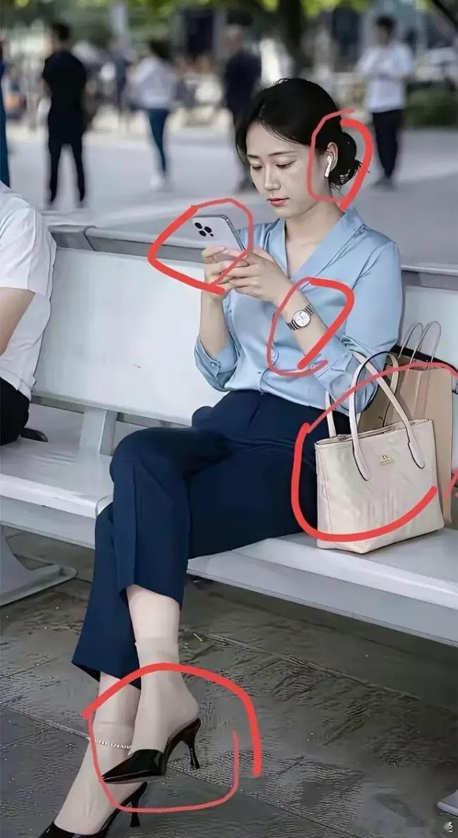 一看就是知书达礼的人！太会打扮自己了!