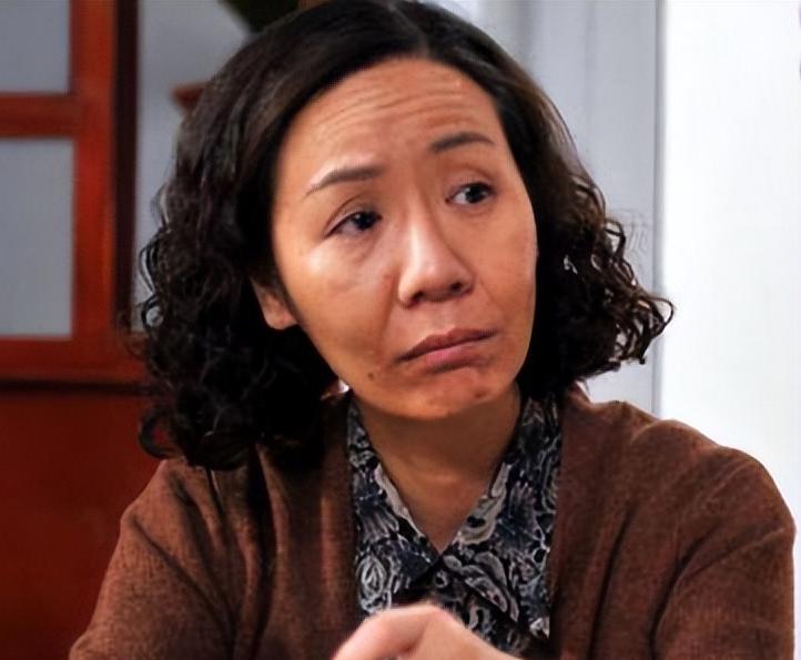 1988年，“中国最丑女演员”杨青到北影面试，监考老师对她说：“你的形象太差了，