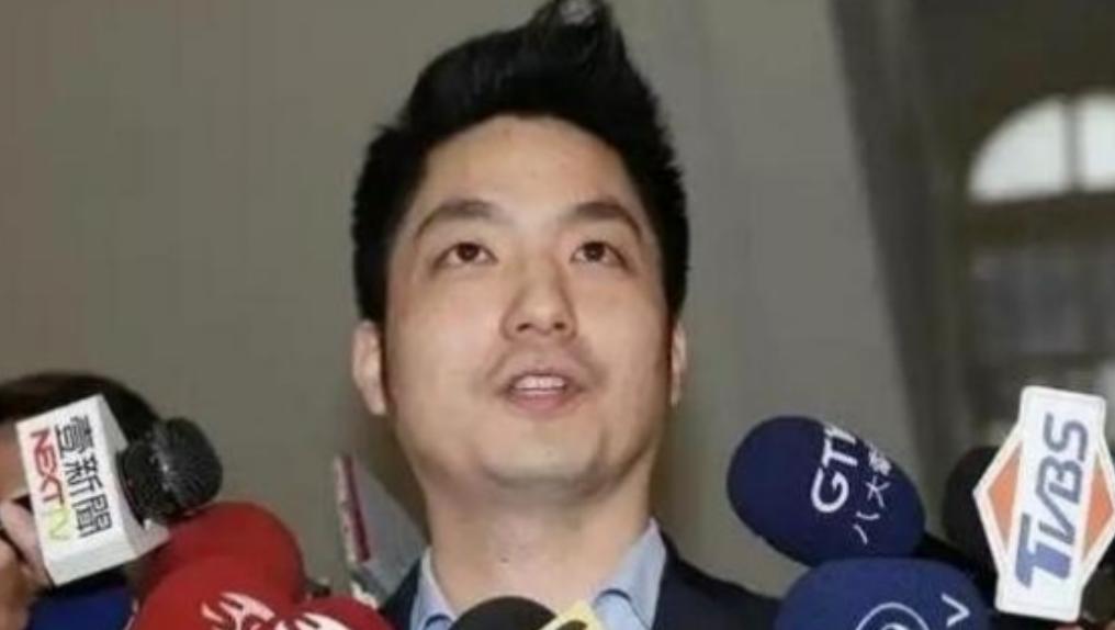 岛上传来消息，台北市市长、蒋介石的曾孙蒋万安公然表示，自己绝对不可能去选下一任国