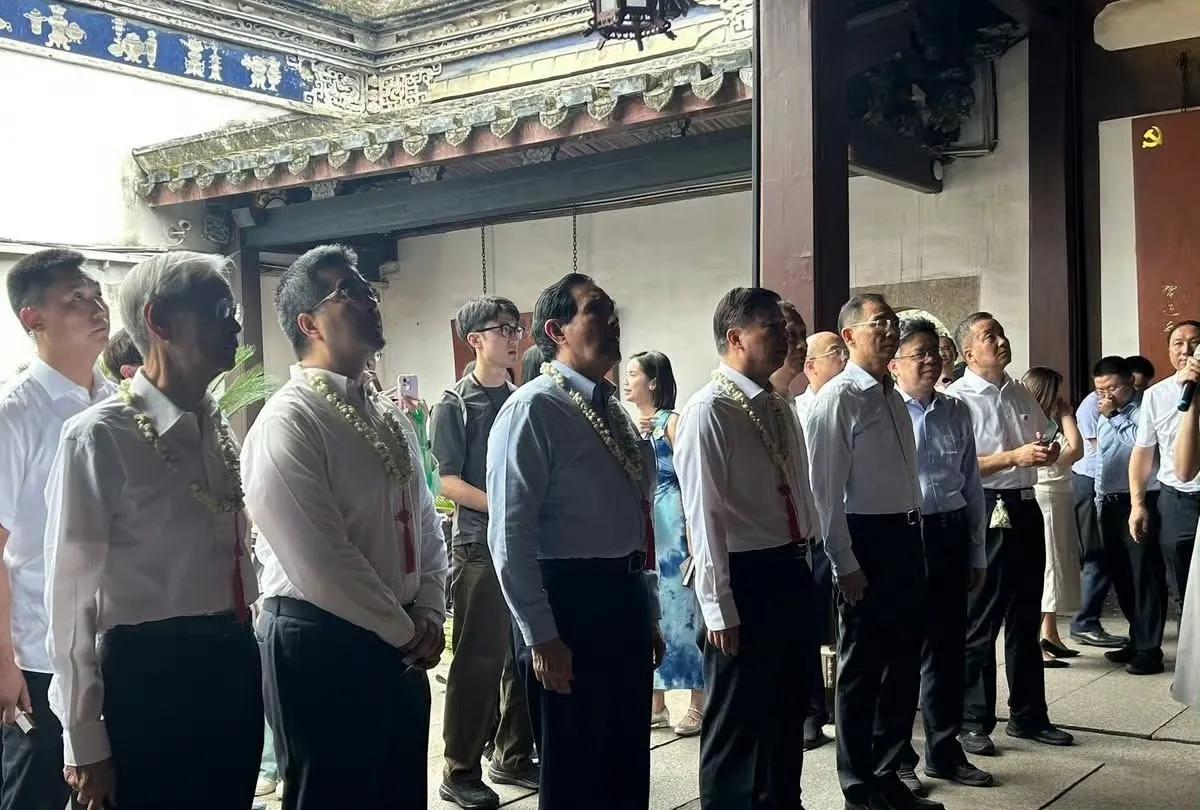马英九今天来到位於福州三坊七巷的林则徐纪念馆，并向林文忠公铜像三鞠躬致意。林文