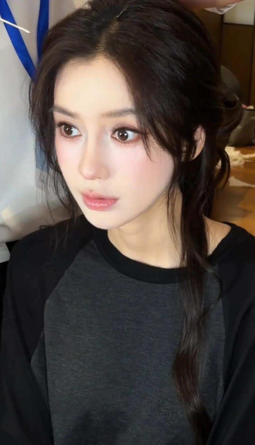 天呐，这竟然是Angelababy怎么会有人美成这样啊！！！我滴妈呀，所有人感