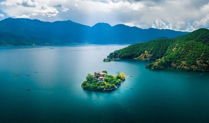 泸沽湖，那天、那水、那云，一切都在拨弄人的心弦！​​​