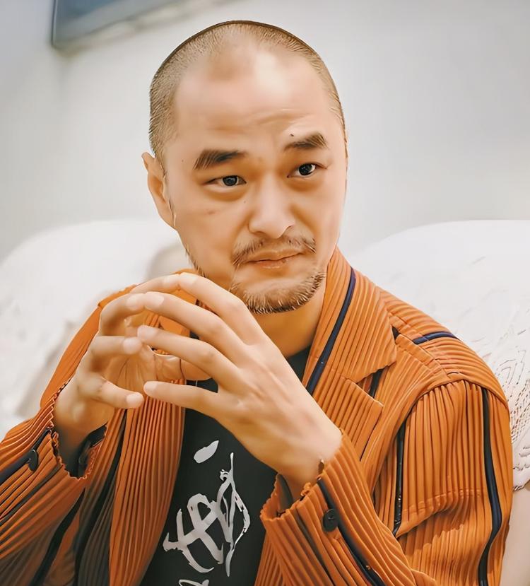 “我就是好色，我当妇科医生，我能光明正大地看女人。”1998年，一个29岁的医学