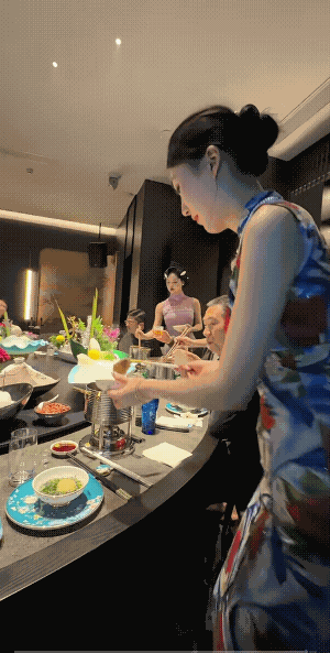 吃的不是火锅，也不是啤酒，要的是场面和面子。古有丫鬟伺候，今有服务员夹菜服务，