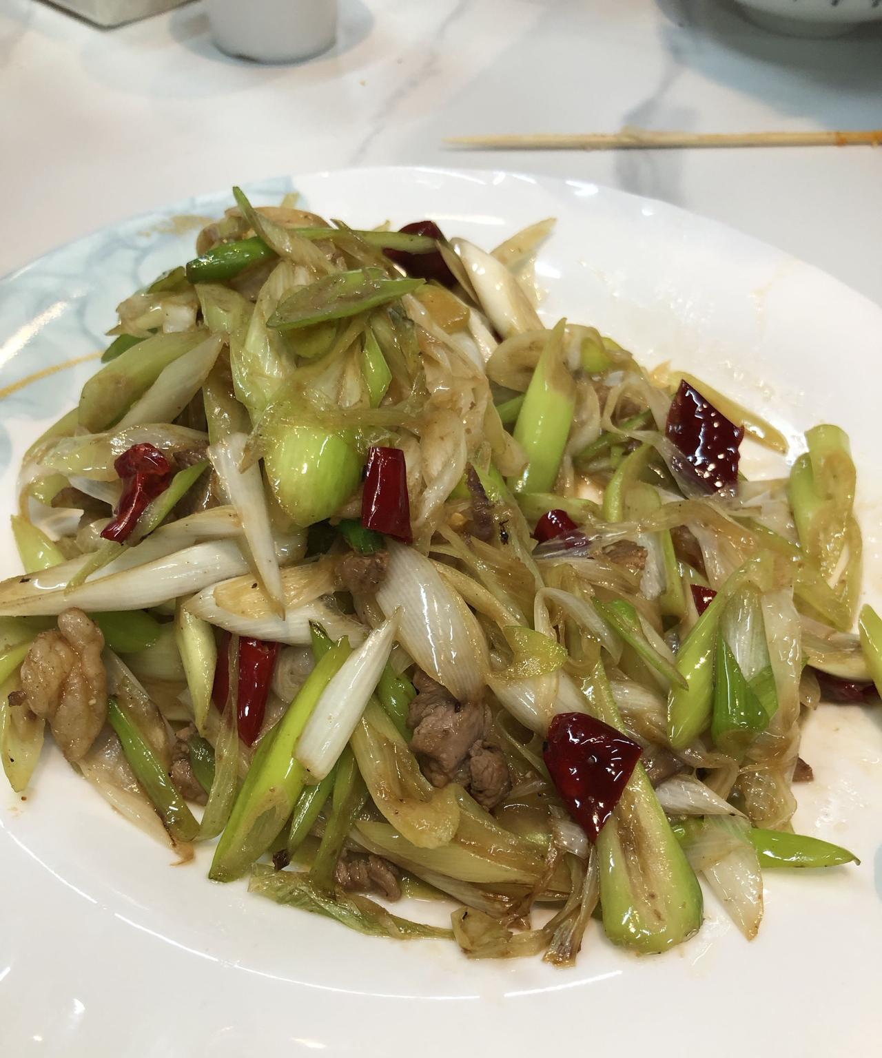 没想到这次新疆之行的美丽心情，会毁在一道菜上。都说新疆游玩吃的贵，我也早有了心理