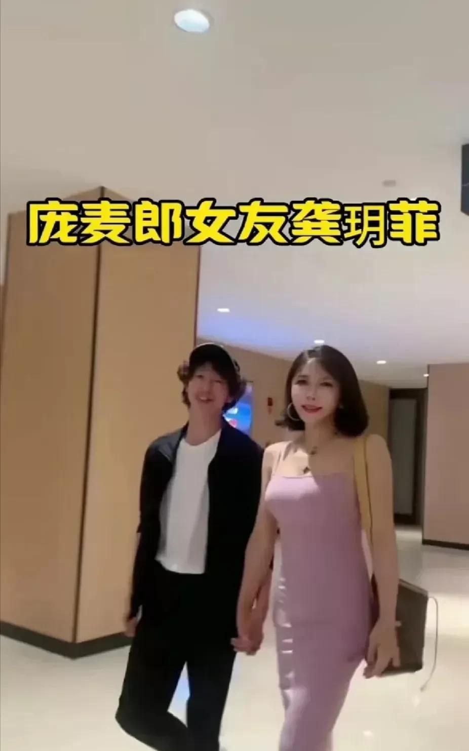 庞麦郎赢麻了，2025巡回演唱会彻底翻红，还收获了甜蜜的爱情！从演唱会现场只有