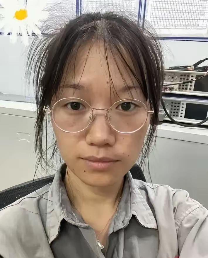 没时间打扮的女孩，你愿意处对象吗？女孩是甘肃人，26岁了，大学毕业找不到白领工