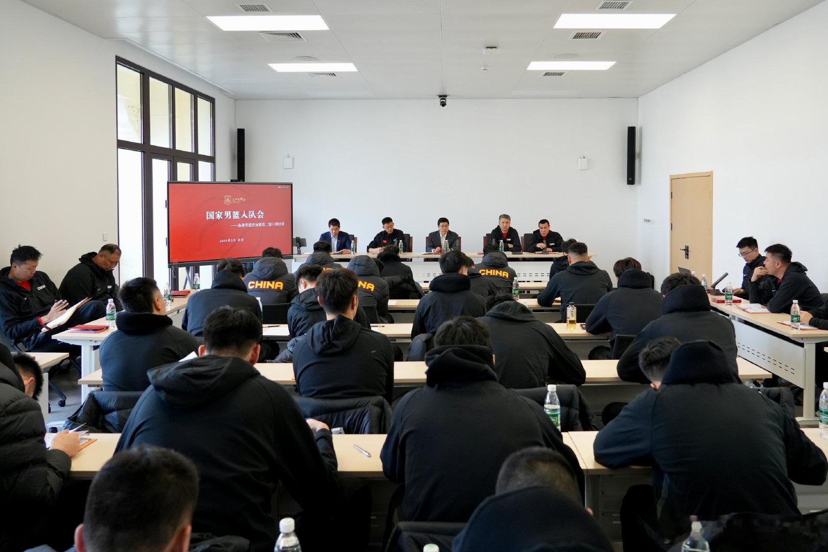 中国男篮集训入队会上，教练、球员、领队对第一窗口期主客场均不敌韩国男篮的总结的共