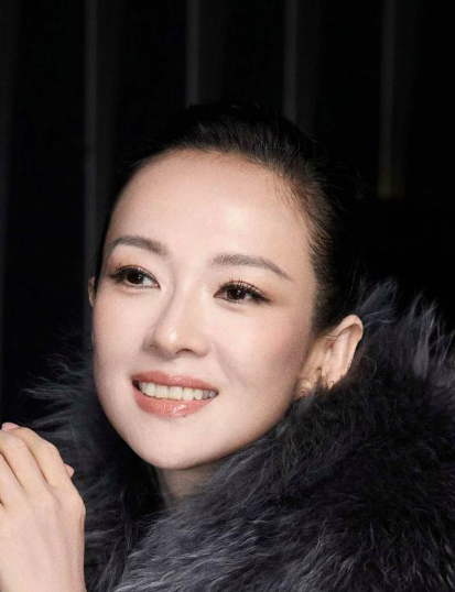 今天最不开心的应该是章子怡吧她没有的待遇，全给了宋佳第一次宋佳《萧红》打败章