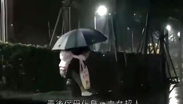 你知道汪小菲为何会给杨阿姨买座头等舱吗？那天暴雨下得跟天漏了似的，小玥儿站在