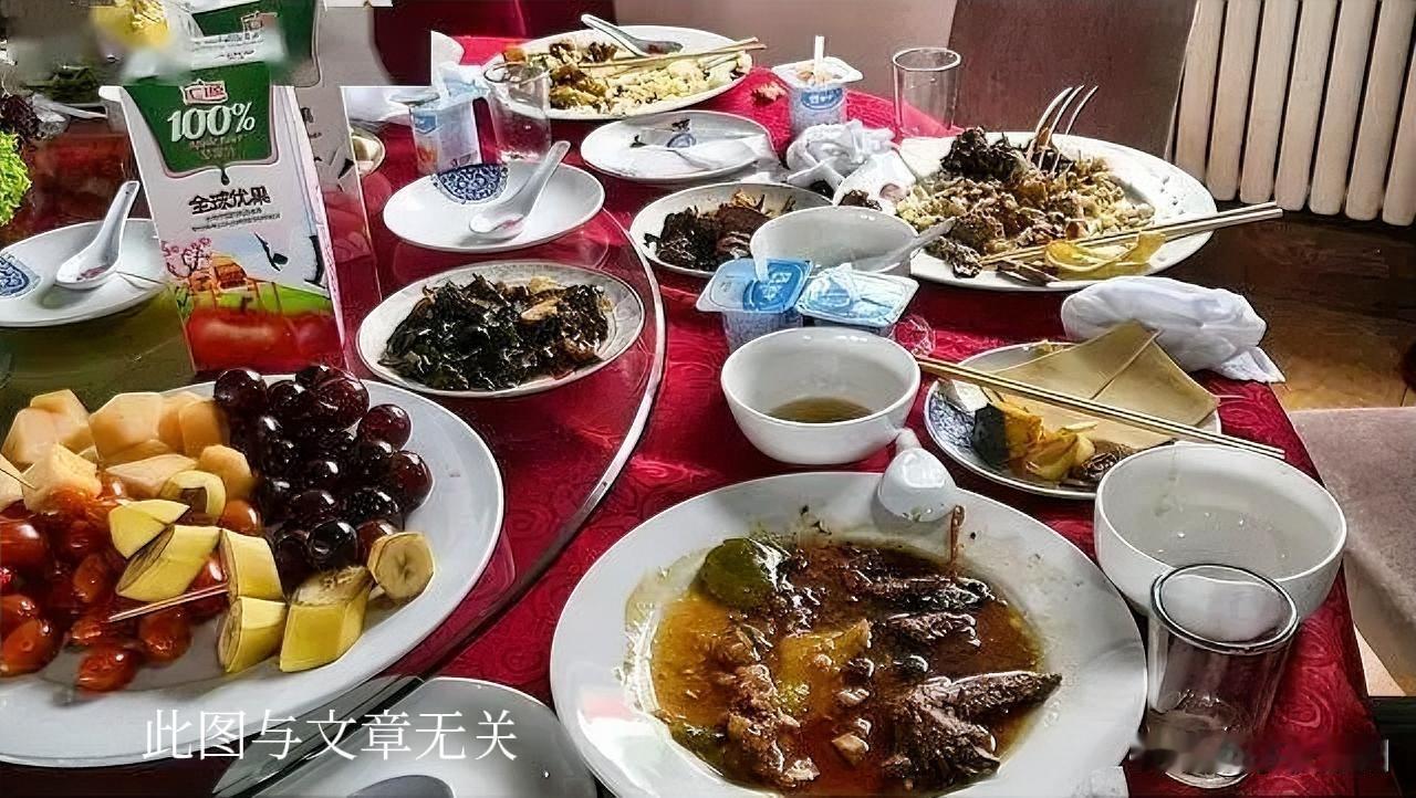 打包的几乎都是些大妈，而且是选择性打包，挑喜欢吃的虽说是预制的，但也太浪费了
