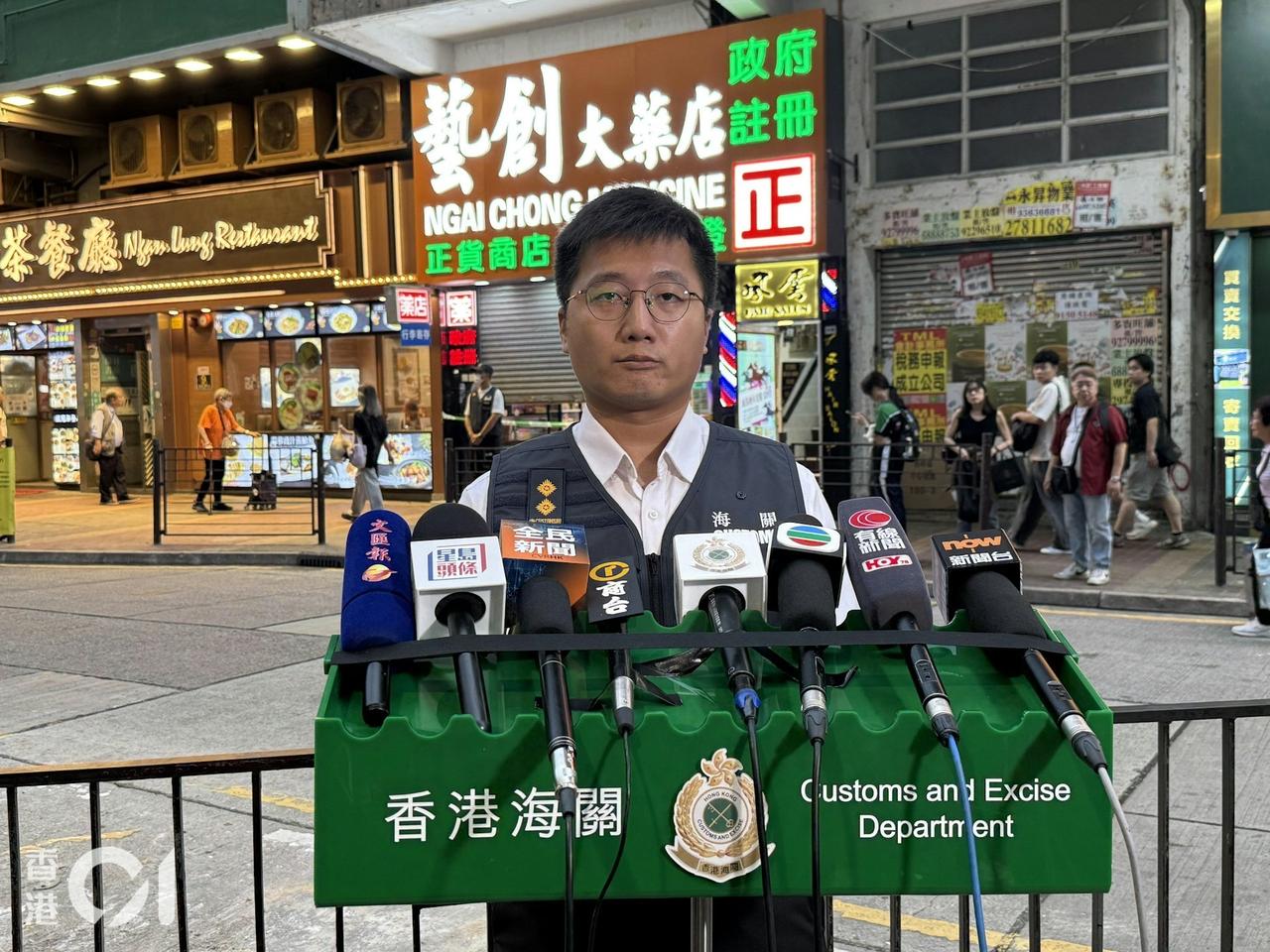 内地游客香港买中成药被骗店员被捕。一位内地游客今年1月来香港旅游期间，到旺角