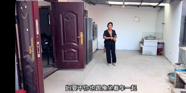 阿杜妈让李佳母亲给她炒10个菜阿杜准备跟妹妹和妹夫灵洋一起去劝劝李佳从娘家回来