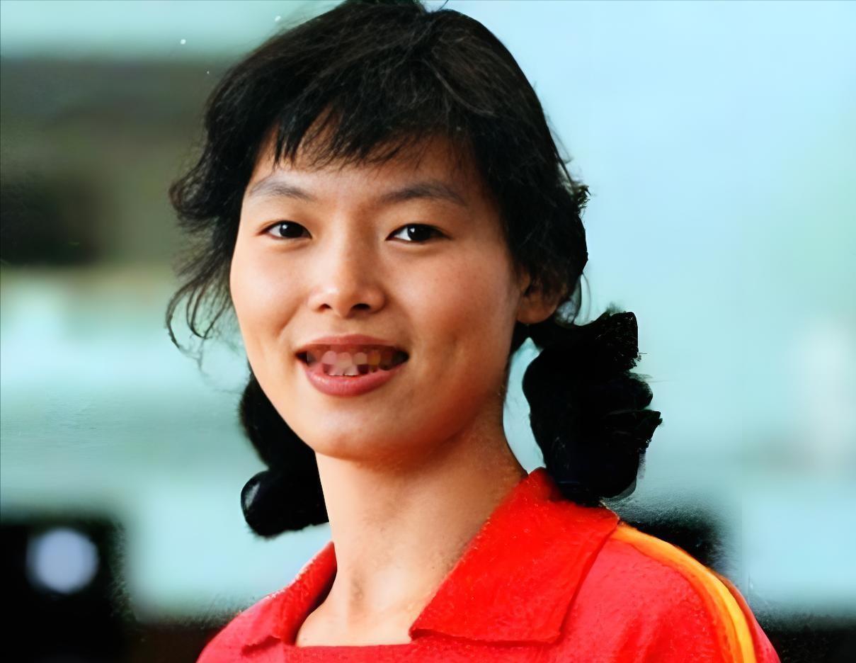2013年，饱受重病折磨的女排名将陈招娣，生命已然走到尽头，弥留之际，她唤来丈夫