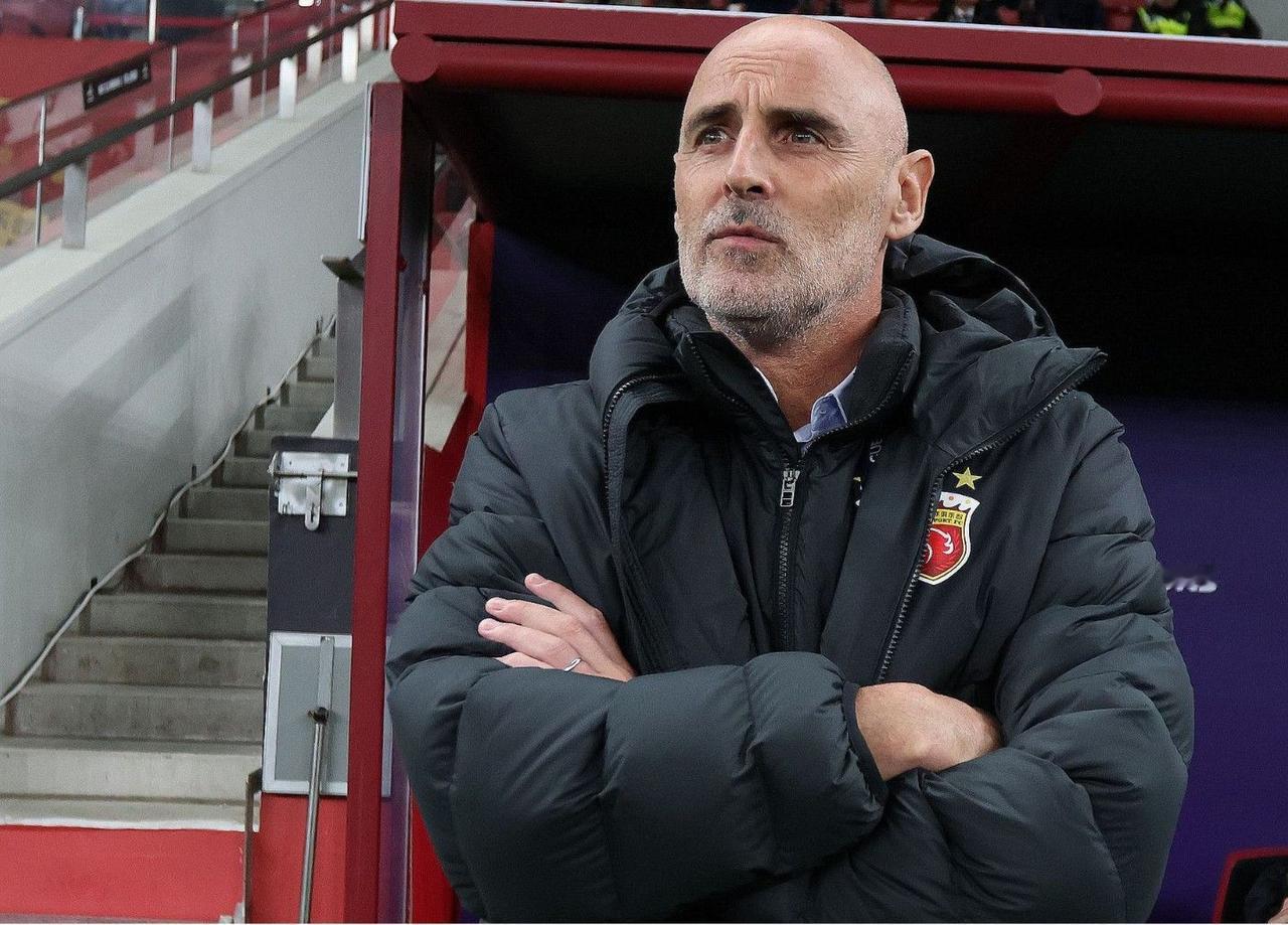 不走了，穆帅留下共图大业！之前传闻苏超的凯尔特人要挖走穆帅，让海港非常为难。不