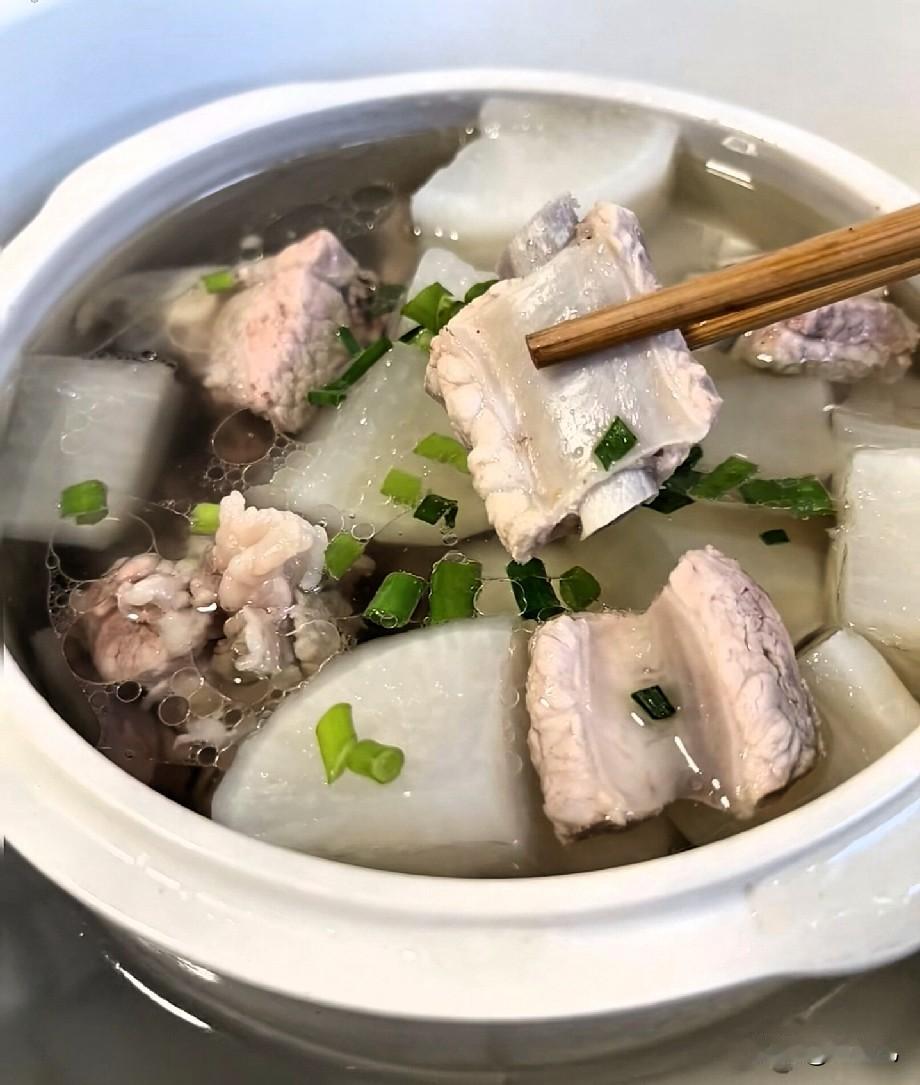 家人们！三九寒天冻透骨，这几个接地气的养生小妙招赶紧码住！晨起喝杯温姜枣水，暖