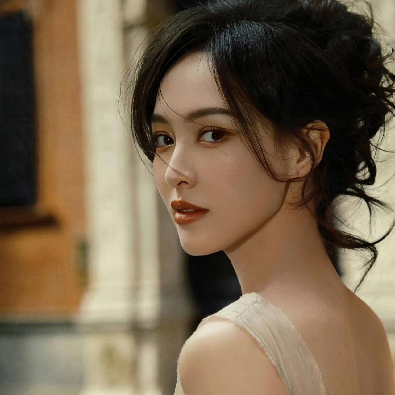 唐嫣估计后槽牙都要咬碎了她怎么也没想到自己不仅被王家卫说“装”，她还吃大